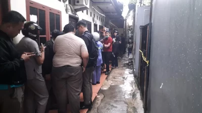 Kota Bekasi - Suasana kontrakan korban yang ditemukan tewas berlumur darah. Foto: Ist