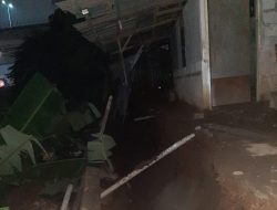 Bantaran Kali Bekasi di Margajaya Longsor, Warga Waspada