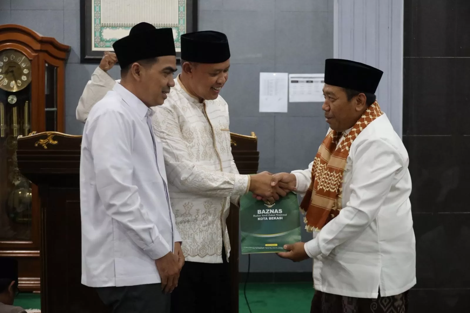 Kota Bekasi - Rangkaian Tarawih Keliling (Tarling) Ramadan 1447 Hijriah yang dihadiri Wali Kota Bekasi Tri Adhianto. Foto: Ist/Gobekasi.id.