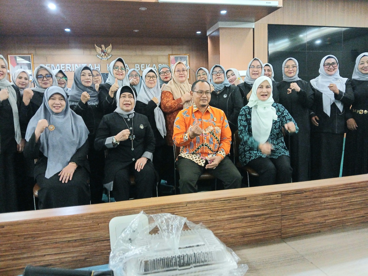 Kota Bekasi - Ketua DPRD Kota Bekasi, Sardi Effendi bersama pengurus KPPI Kota Bekasi. Foto: Ist/Gobekasi.id.