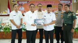 Kabupaten Bekasi - Plt Bupati Bekasi Asep Surya Atmaja menerima usulan Musrembang pembangunan Flyover Lemahabang untuk atasi kemacetan. Foto: Ist/Gobekasi.id.