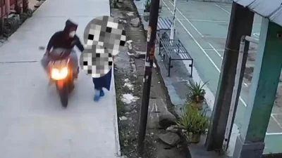Kota Bekasi - Rekaman CCTV pemotor melakukan tindak asusila terhadap siswi SMP di Bekasi Timur