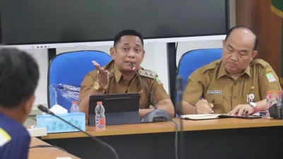 Kabupaten Bekasi - Plt Bupati Bekasi Asep Surya Atmaja menerima audiensi petani dari Kecamatan Cabangbungin dan Muaragembong di Kompleks Pemerintah Kabupaten Bekasi, Senin (9/2/2026). Foto: Ist/Gobekasi.id.