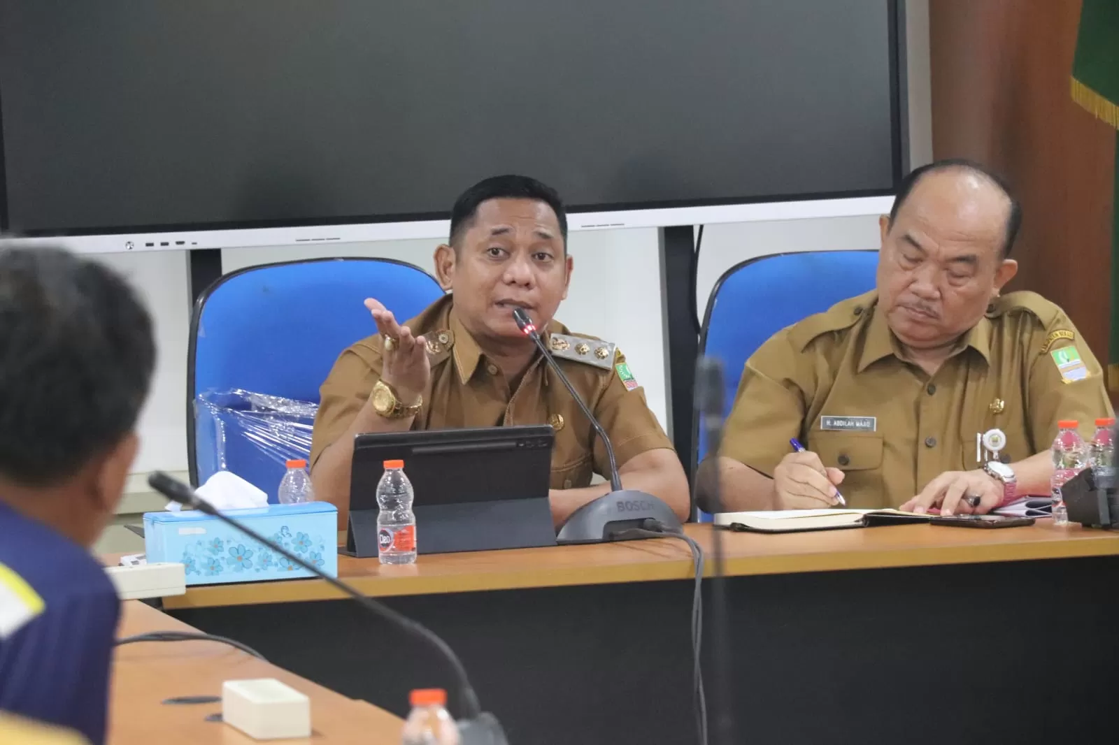 Kabupaten Bekasi - Plt Bupati Bekasi Asep Surya Atmaja menerima audiensi petani dari Kecamatan Cabangbungin dan Muaragembong di Kompleks Pemerintah Kabupaten Bekasi, Senin (9/2/2026). Foto: Ist/Gobekasi.id.