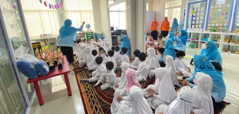 Kota Bekasi - Kegiatan Belajar Mengajar (KBM) sekolah muslim, Foto: Ist/Gobekasi.id.