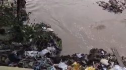 Kabupaten Bekasi - Kondisi rumah warga Kampung Kompa tergerus Kali Bekasi. Foto: Ist/Gobekasi.id.