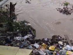 Erosi Kali Bekasi Gerus Permukiman Kampung Kompa, Warga Kehilangan Rumah Meski Pegang SHM