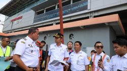 Kota Bekasi - Wali Kota Bekasi Tri Adhianto meninjau lokasi pembangunan JPO di Jalan Ir.H Juanda yang menghubungkan Stasiun Bekasi, Rabu (4/2/2026). Foto: Ist/Gobekasi.id.