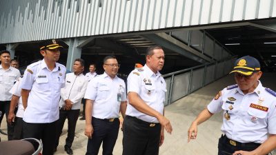 Kota Bekasi -Wali Kota Bekasi Tri Adhianto meninjau lokasi pembangunan JPO di Jalan Ir.H Juanda yang menghubungkan Stasiun Bekasi, Rabu (4/2/2026). Foto: Ist/Gobekasi.id.