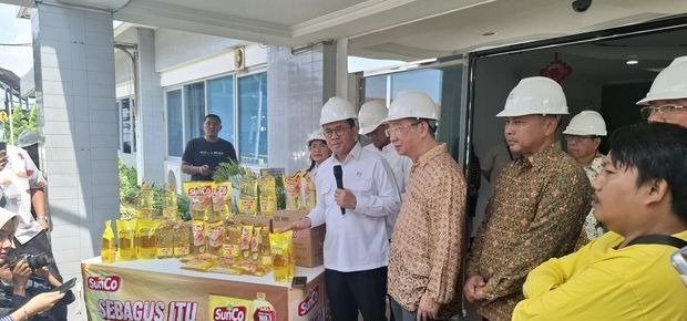 Kota Bekasi - Menteri Perdagangan Budi Santoso mengunjungi pabrik pengolahan minyak kelapa sawit PT Mikie Oleo Nabati Industri di Bekasi, Kamis (5/2/2026). Foto: Ist
