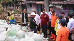 Kabupaten Bekasi -Pelaksana Tugas Bupati Bekasi Asep Surya Atmaja mulai menggeser pendekatan penanganan tanggul dari pola darurat dan reaktif menuju perencanaan jangka panjang yang lebih terstruktur. Foto: Ist