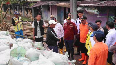 Kabupaten Bekasi -Pelaksana Tugas Bupati Bekasi Asep Surya Atmaja mulai menggeser pendekatan penanganan tanggul dari pola darurat dan reaktif menuju perencanaan jangka panjang yang lebih terstruktur. Foto: Ist