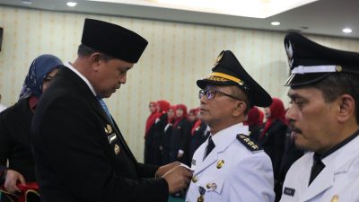 Kota Bekasi - Wali Kota Bekasi Tri Adhianto melakukan pengambilan sumpah jabatan sekaligus rotasi dan mutasi aparatur sipil negara (ASN) di lingkungan Pemerintah Kota Bekasi, Jumat (6/2/2026). Foto: Ist/Gobekasi.id.
