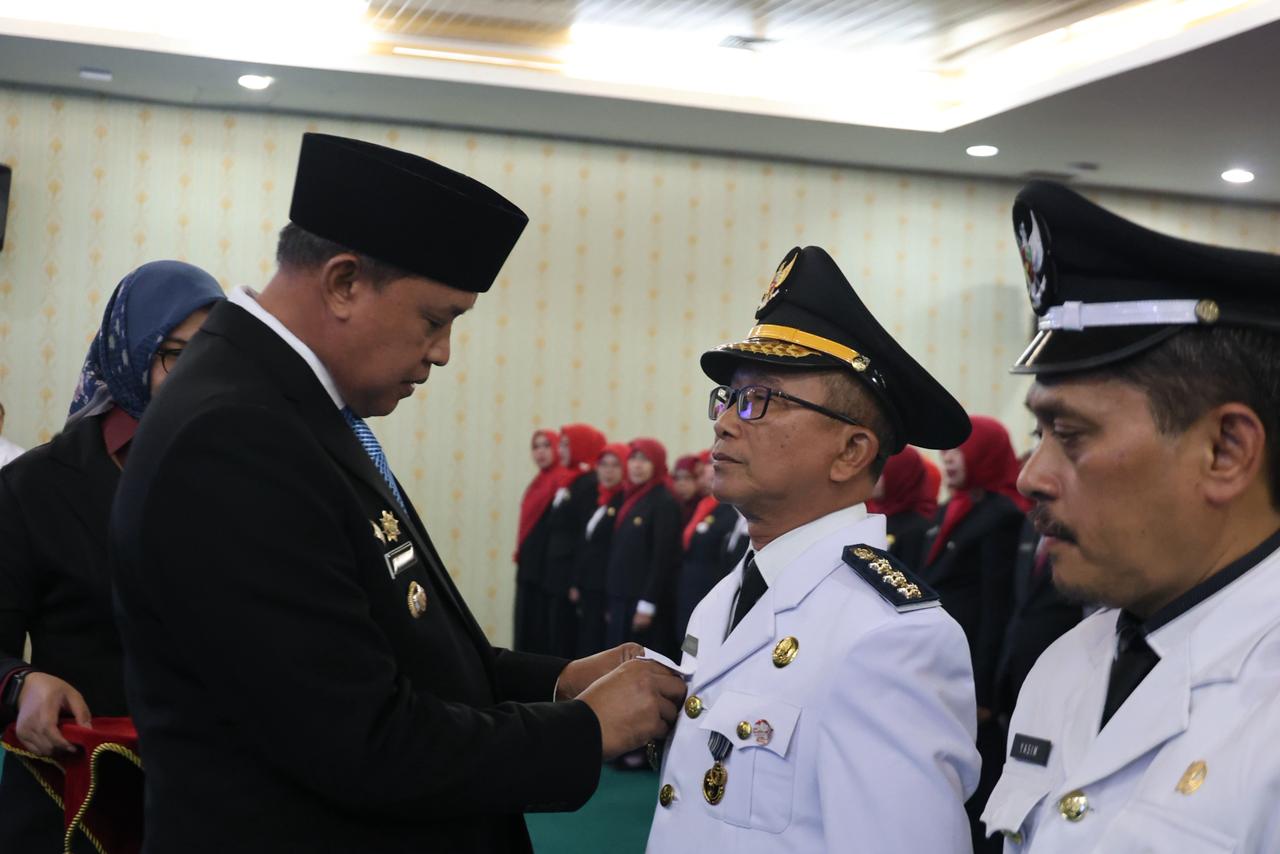 Kota Bekasi - Wali Kota Bekasi Tri Adhianto melakukan pengambilan sumpah jabatan sekaligus rotasi dan mutasi aparatur sipil negara (ASN) di lingkungan Pemerintah Kota Bekasi, Jumat (6/2/2026). Foto: Ist/Gobekasi.id.