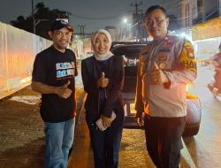 Mobil Terperosok di Cimuning, Bhabinkamtibmas Bantu Evakuasi