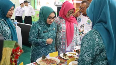 Kota Bekasi - Tim Penggerak PKK Kota Bekasi bersama Dinas Perdagangan dan Perindustrian Kota Bekasi menggelar Lomba Kreasi Makanan Etnik diAula Nonon Sontanie, Kota Bekasi, Jumat (13/2/2026). Foto: Ist/Gobekasi.id.