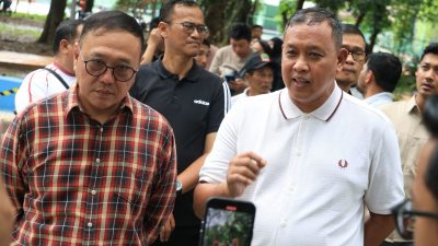 Kota Bekasi -Wali Kota Bekasi Tri Adhianto meninjau Alun-Alun Bekasi yang baru saja direvitalisasi bersama Anggota DPRD Jawa Barat, Senin (16/2/2026). Foto: Ist/Gobekasi.id.