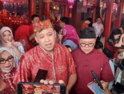 Tri Adhianto Tinjau Perayaan Imlek di Klenteng Hok Lay Kiong, Soroti Kebersamaan dan Infrastruktur