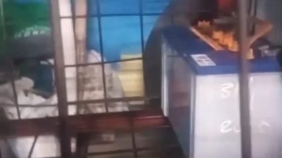 Kota Bekasi - Perlengkapan vital pengendali banjir di Perumahan Villa Indah Permai (VIP), RW 35, Kecamatan Bekasi Utara, menjadi target maling. Foto: Gobekasi.id.