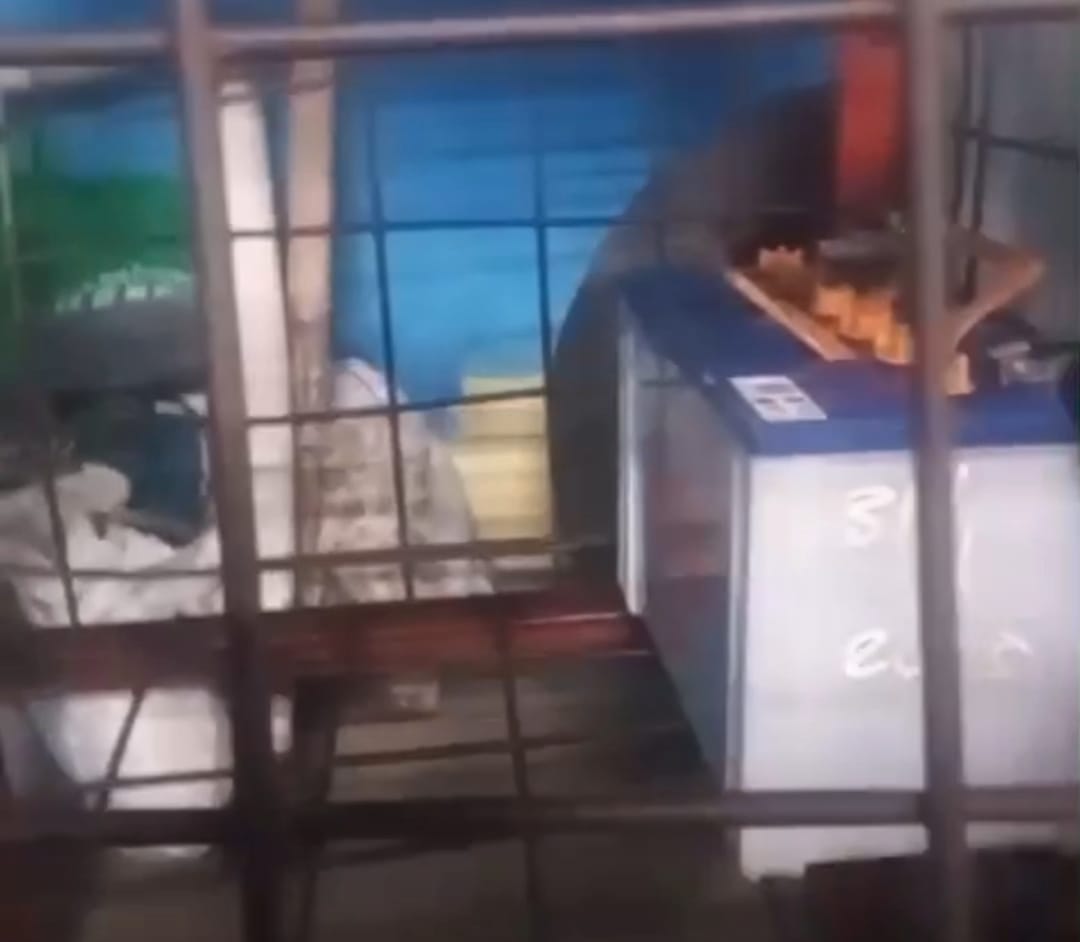 Kota Bekasi - Perlengkapan vital pengendali banjir di Perumahan Villa Indah Permai (VIP), RW 35, Kecamatan Bekasi Utara, menjadi target maling. Foto: Gobekasi.id.