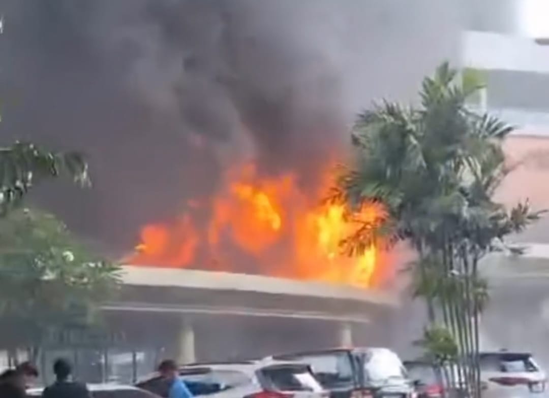 Kota Bekasi - Kebakaran Mall Ciputra Cibubur pada, Selasa (17/2/2026) siang. Foto: Ist/Gobekasi.id.