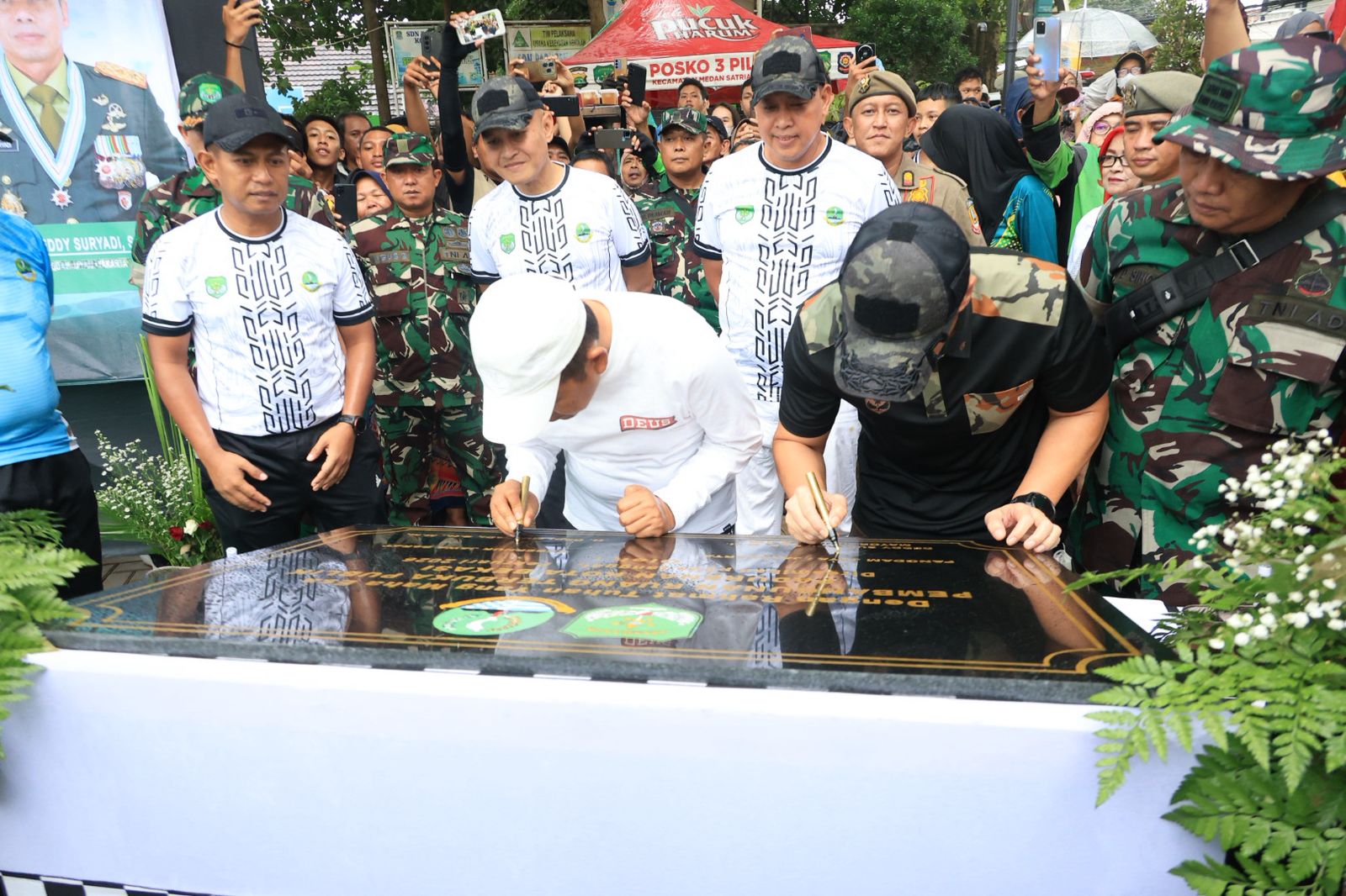 Kota Bekasi - Ruang Terbuka Publik Padurenan yang berlokasi di Lapangan Padurenan, Mustika Jaya, Kota Bekasi, resmi diresmikan Gubernur Jawa Barat Dedi Mulyadi, pada Selasa (17/2/2026). Foto: Ist/Gobekasi.id.