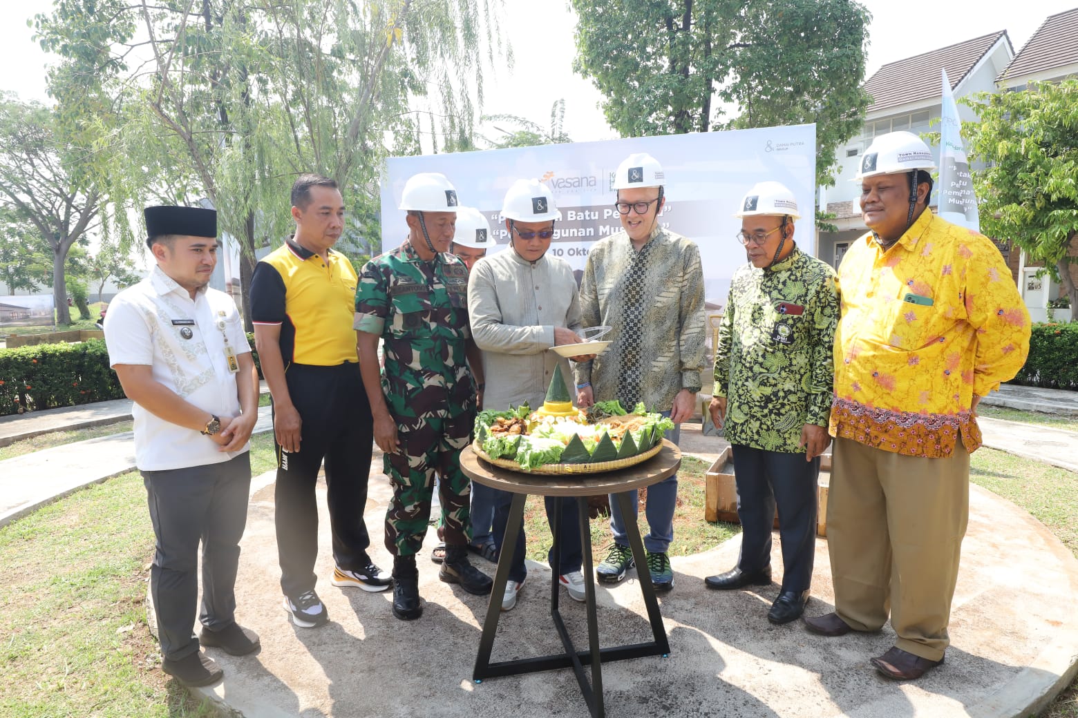 Kabupaten Bekasi - Managemen Hasana Damai Putra dalam satu agenda peresmian di Cluster Vasana dan Neo Vasana. Foto: Ist/Gobekasi.id.