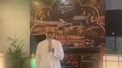 Kota Bekasi - General Manager Hotel Santika Mega City Bekasi, Maryunus Harefa. Foto: Gobekasi.id.