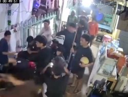 Nongkrong di Warkop Berujung Penyerangan Brutal, Sekelompok Remaja Diserang Tengah Malam di Pondok Melati