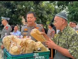 Di Antara Takjil dan Gendar Opak: Wajah Humanis Polisi di Bekasi Kota