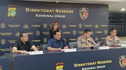 Kota Bekasi - Direktur Reserse Kriminal Umum Polda Metro Jaya, Iman Imanuddin dalam pengungkapan gelar perkara.