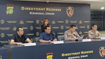 Kota Bekasi - Direktur Reserse Kriminal Umum Polda Metro Jaya, Iman Imanuddin dalam pengungkapan gelar perkara.