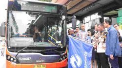 Kabupaten Bekasi - Plt Bupati Bekasi Asep Surya Atmaja melaunching Bus TransJabodetabek Rute Cikarang-Cawang di Holywood Junction Jababeka Cikarang Utara, pada Kamis (12/2/2026). Foto: Ist/Gobekasi.id.