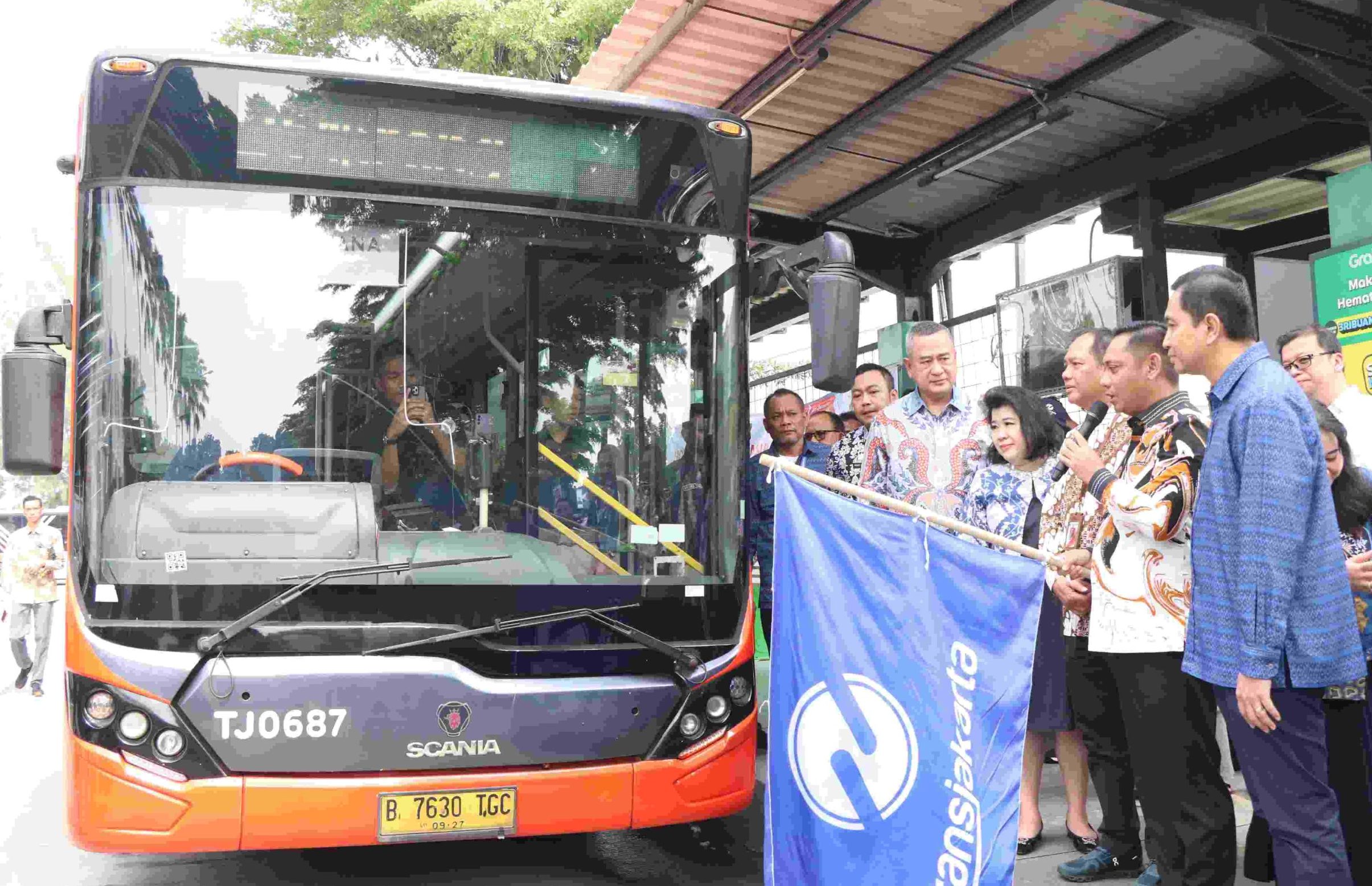 Kabupaten Bekasi - Plt Bupati Bekasi Asep Surya Atmaja melaunching Bus TransJabodetabek Rute Cikarang-Cawang di Holywood Junction Jababeka Cikarang Utara, pada Kamis (12/2/2026). Foto: Ist/Gobekasi.id.