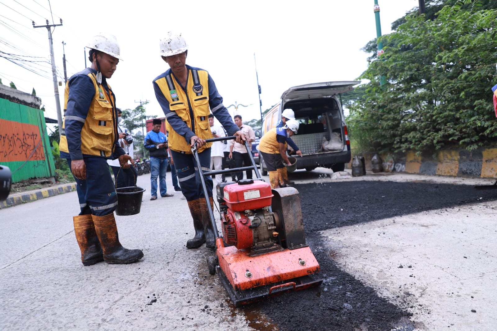 Kabupaten Bekasi - Dinas Sumber Daya Air, Bina Marga dan Bina Konstruksi Kabupaten Bekasi memastikan pembangunan dan pemeliharaan infrastruktur tetap berjalan pada 2026 meskipun terjadi penyesuaian anggaran daerah akibat kondisi fiskal. Foto: Ist/Gobekasi.id.