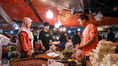 Kabupaten Bekasi - Kabupaten Bekasi memastikan ketersediaan barang kebutuhan pokok dan barang penting (bapokting) selama Ramadan dalam kondisi aman dan relatif stabil, baik di pasar rakyat maupun jaringan distribusi utama. Foto: Ist/Gobekasi.id.