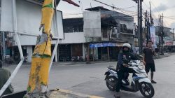 Kabupaten Bekasi - Kondisi Tugu Bambu Runcing Warung Bongkok yang ditabrak. Foto: Ist/Gobekasi.id.