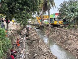 Tanggul Dikebut Jelang Lebaran, Pemkot Bekasi Benahi Jalan Alinda Bekasi Utara