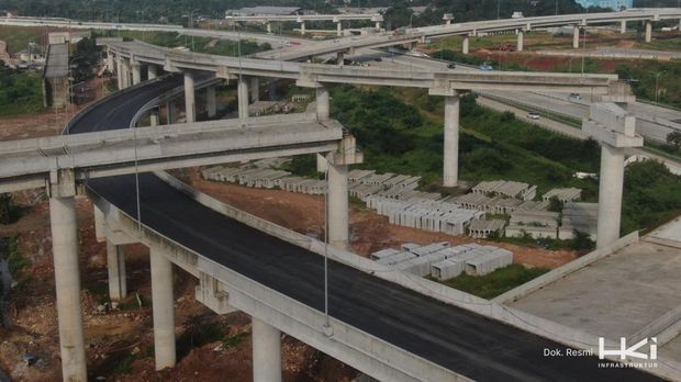 Bekasi - Pengerjaan Proyek Tol Jakarta-Cikampek II Selatan Paket 2A dengan panjang main road 10,50 km yang membentang dari Setu hingga Sukaragam progres sudah 81,65%. (Dok. PT Hutama Karya Infrastruktur (HKI)