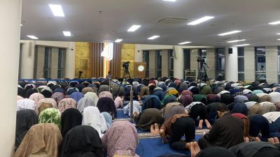 Kota Bekasi - Pelaksanaan Salat Tarawih Perdana.