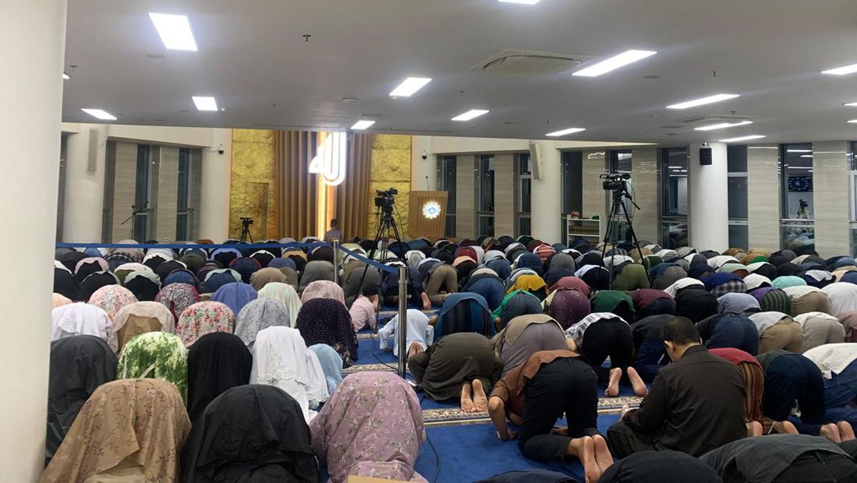 Kota Bekasi - Pelaksanaan Salat Tarawih Perdana.