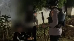 Kota Bekasi - Tim patroli dari Polres Metro Bekasi Kota menggagalkan aksi tawuran remaja di Rawalumbu. Foto: Ist/Gobekasi.id.