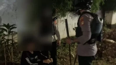Kota Bekasi - Tim patroli dari Polres Metro Bekasi Kota menggagalkan aksi tawuran remaja di Rawalumbu. Foto: Ist/Gobekasi.id.