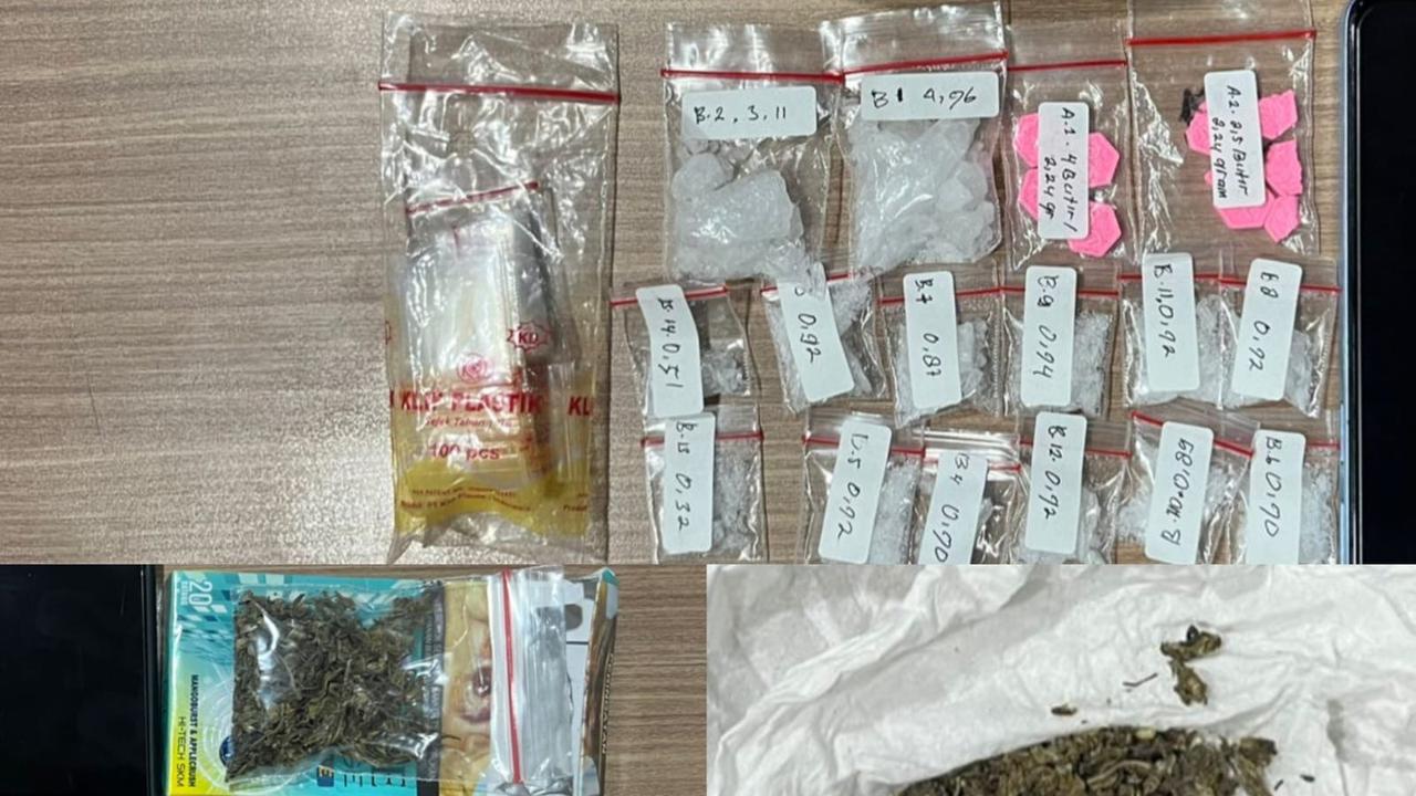 Kota Bekasi - Barang bukti narkoba yang disita polisi dari Komplek Nusa Dua Citra Garden, Jatikarya, Jatisampurna. Foto: Ist/Gobekasi.id.