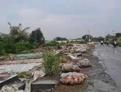 Bangli Dibongkar, Sampah Menggunung: Wajah Baru Bantaran Sungai di Kabupaten Bekasi