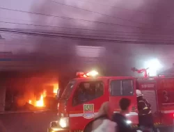 Minimarket di Serang Baru Ludes Dilalap Si Jago Merah, Api Diduga Berasal dari Gudang Belakang