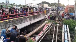 Kabupaten Bekasi - Warga Kedungwaringin geger dalampenemuan jasad bayi di kali Pancing, pada Sabtu (28/3/2026) sore sekitar pukul 16.00 WIB. Foto: Ist/Gobekasi.id.