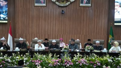 Kota Bekasi - Rapat Paripurna Istimewa HUT ke-29 Kota Bekasi di Gedung DPRD dihadiri Gubernur Jawa Barat, Dedi Mulyadi serta Walikota dan Wakil Walikota, Selasa (10/3/2026). Foto: Gobekasi.id.