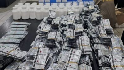 Kabupaten Bekasi - Barang bukti obat keras ilegal daftar G yang berhasil disita petugas Polres Metro Bekasi saat pengungkapan kasus peredaran obat-obatan terlarang di Jalan Warung Doyong, Kampung Kebon Kelapa, Desa Tambun, Kecamatan Tambun Selatan, Selasa (3/3/2026). Foto: Ist