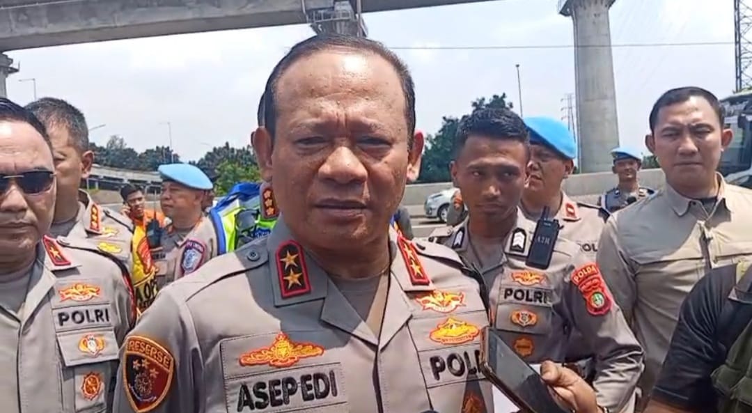 Kota Bekasi - Kapolda Metro Jaya Asep Edi Suheri saat meninjau Pospam Cikunir KM Tol 10 Jakarta - Cikampek, Selasa (17/3/2026). Foto: Septian/Gobekasi.id.